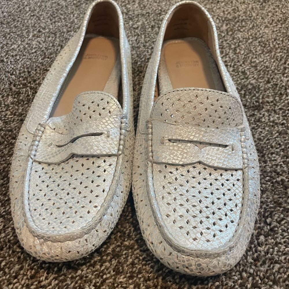 Johnston & Murphy Silver Driving Flats